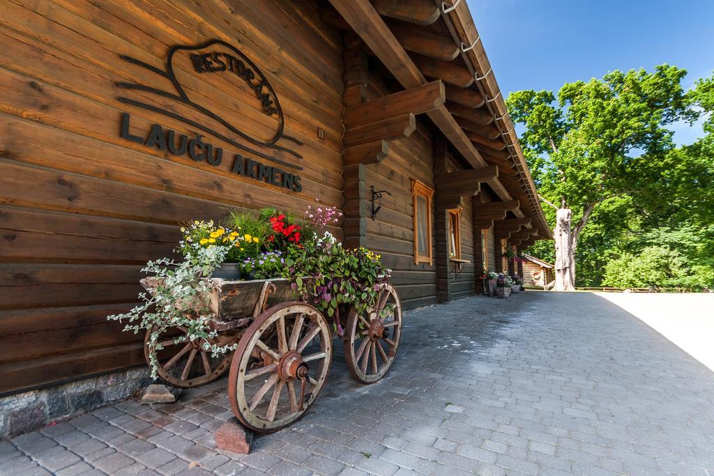 Laucu Akmens Hotel Skulte  Luaran gambar